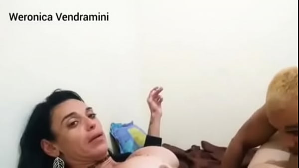 Travesty goza gostoso no cuzinho de paulinho 