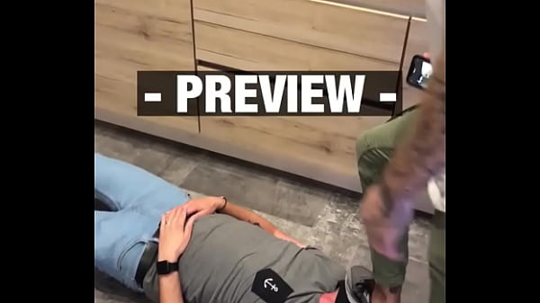 Trampling and crushing the doormat under my 86 kg again 