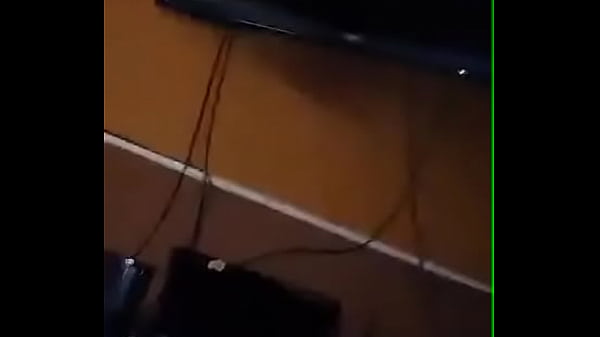 Play MP4 - La gatita recibe mamada de un suertudo&comma; como goza&period;