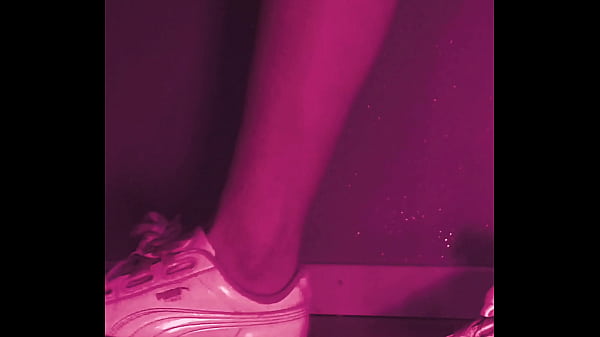 Nonton Petite Vid&eacute;o Dans 5 Minutes Il Y Auras La M&ecirc;me Mais Je Serais Pieds Nu ... thumbnail