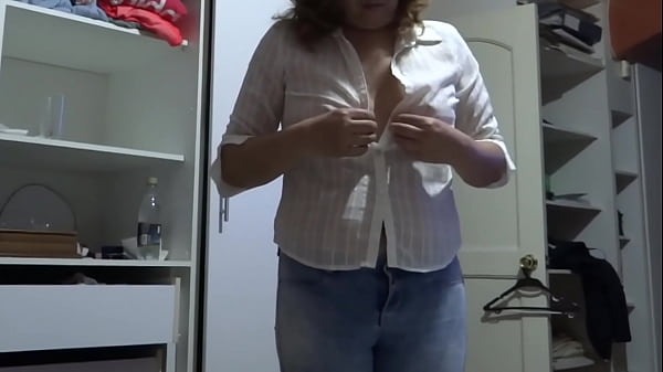 Play MP4 - I can't resist the excitement anymore and I ask my stepson to cum on my ass with my jeans on
