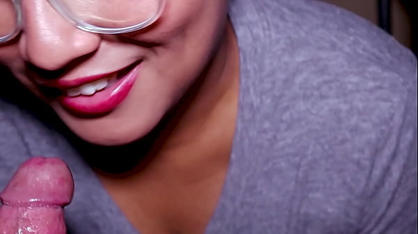 Frida me da una mamada muysensualella sisabe mamar la verga