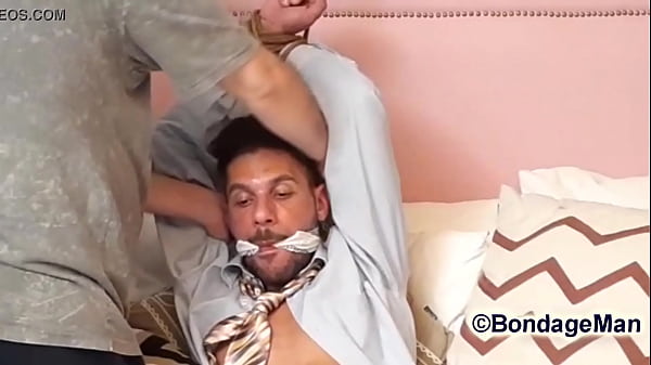 Diogo Nasser in bondage testing some types of gags: cloth gag OTM, electric tape and ballgag in backstage from BondageMan. 