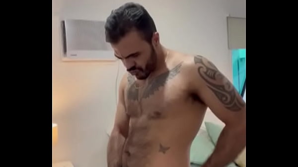 Play MP4 - Grande 24CM de PAU GROSSO e peludo me arrombou at&eacute; me encher de leite