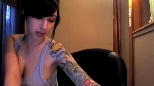 Lovely and young emo on webcam
