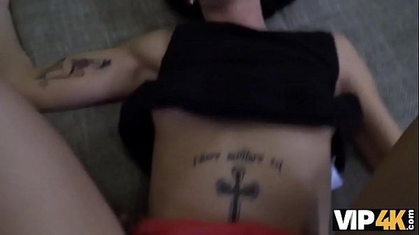 VIP4K. La delgada morena Inga Devil necesita_dinero y está_lista para todo