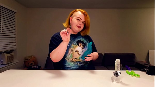 Play MP4 - Velma Voodoos Reviews&colon; the TAINTACLE - hankeys toys unboxing