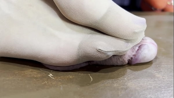 Play MP4 - Close-up cock and balls fullweight trampling