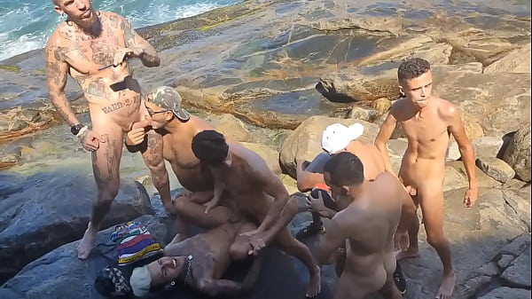 Fizemos Uma Suruba Bareback Na Praia De Abric&oacute;, Marc Ferri, Renbri Carioca, Pigboy, Ander Hard E Amigos thumbnail