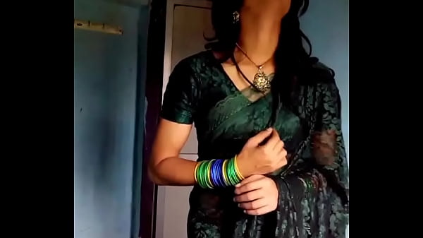 Play MP4 - Crossdresser in green saree