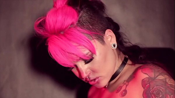 MILA SPOOK E DEBORA_BLU CHUPANDOBUCETA NO BANHEIRO DA FESTA