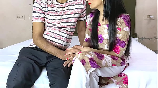 18 साल की स्कूल गर्ल की टाइट चूत को पहली बार सख्त लंड से चोदा गया thumbnail