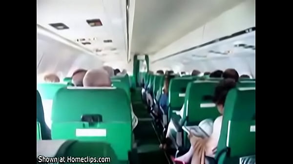 Play MP4 - Mi mujer se masturba en el avion