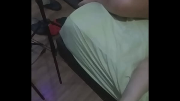 Minhas colegas de quarto uma loira e uma ruiva me chamaram para foder, macetei gostoso o cuzinho dessas putas 