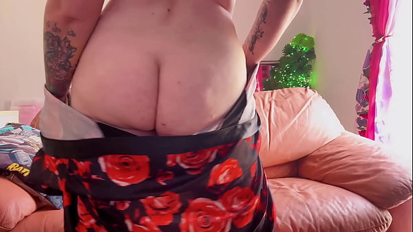 Hot Milf Seduces You With Big Phat Butt thumbnail