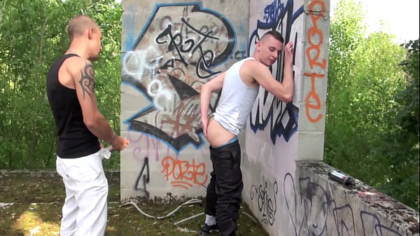 Mec H&eacute;t&eacute;ro Se Fait Avoir Dans Les Glory Holes thumbnail