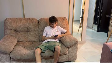 Nonton Shh Que El Cornudo Se Da Cuenta. Mi Marido Esta Distra&iacute;do Y Mi Vecino Me Folla Muy Duro thumbnail