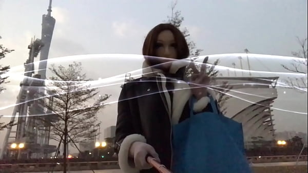 Rubber Doll Alone_Outdoors