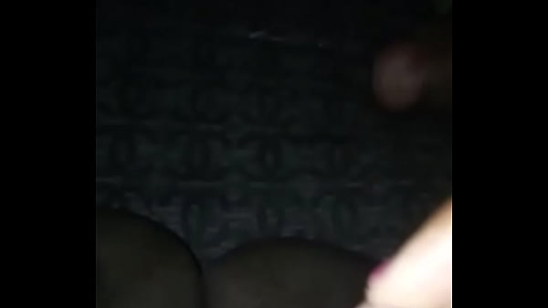 Play MP4 - Esposa em casa sozinha mastrubando se&comma; marido viajando