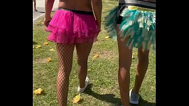 Carnaval: foi em cima da &aacute_rvore, no meio do bloco tomando na buceta e engolindo porra de desconhecido