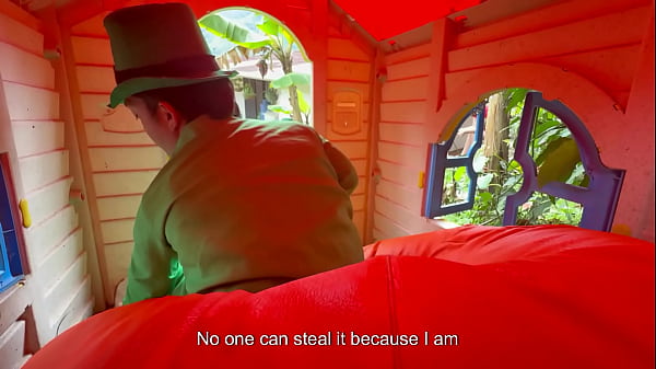 Le ofresco una rica follada a un magico duende en cambio de sus monedas de oro en su peque&ntilde;a casa 