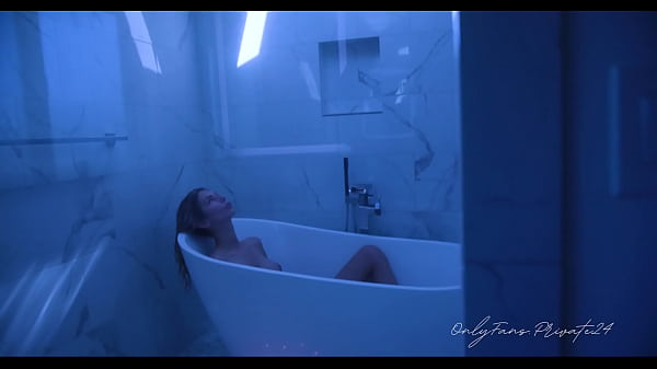 Play MP4 - Beautiful Trans Masturbates In Space