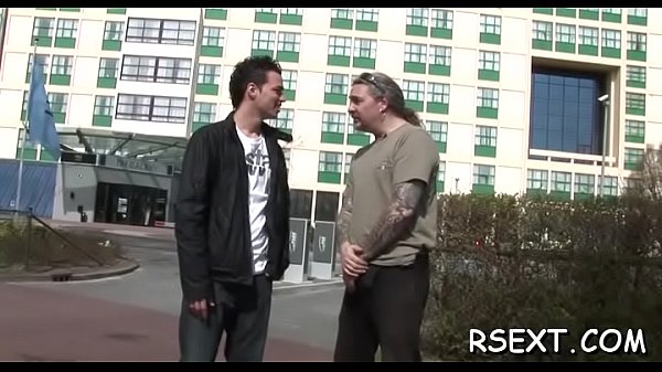 Slim chick_gets her sweet_bald peach licked with passion