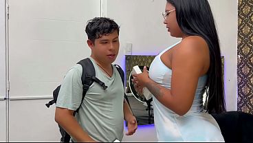 Latina Culona Streamer Quiere Follarse A Quien Le Regale Una Nueva Camara thumbnail