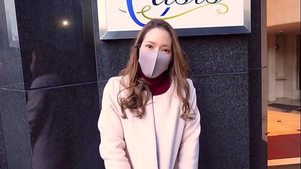 関西からお越しの人妻・和佳さん！ キレイ過ぎてたじろいでしまう程の美貌をお持ちです そんな見目麗しい和佳さんですが、旦那さんとは2年間セックスレス状態との事。 thumbnail