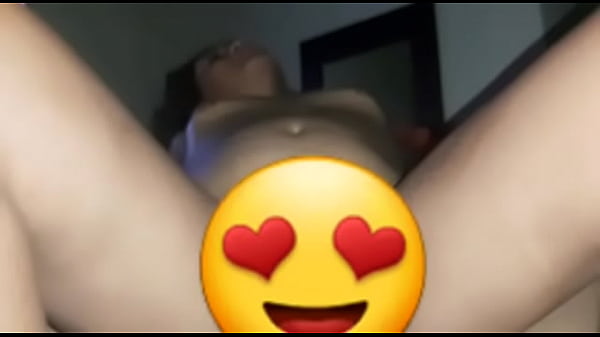 Tania nava cabalga a un morrito