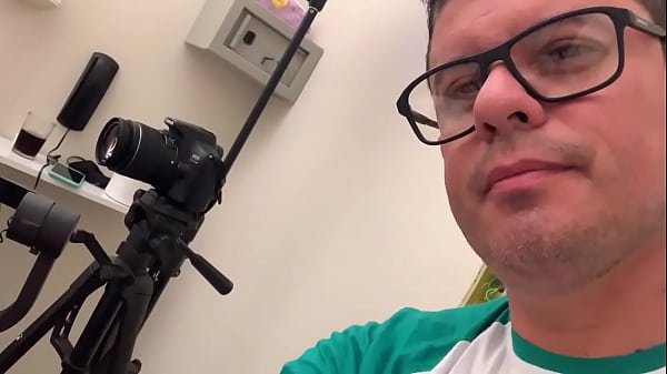 Nonton Assim Que A Firma Trabalha Para O Seu Divertimento thumbnail