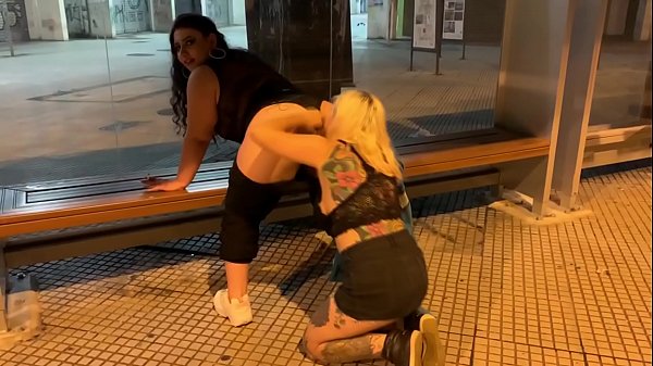 Amigas Aprontando No Centro Da Cidade Em P&uacute;blico, A Rabuda E A Peituda Gozaram Na Oliveira Lima Gostoso. - Manddy May thumbnail