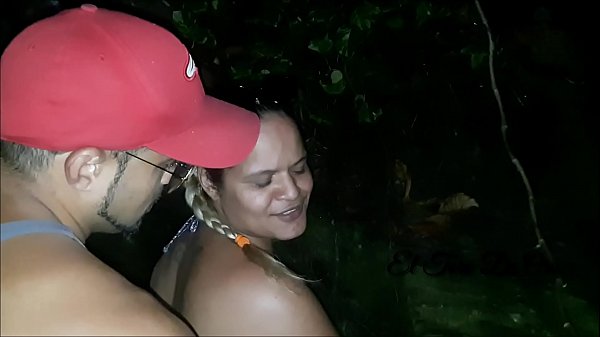 Novinho Ataca Paty Bumbum Na Praia !!! thumbnail