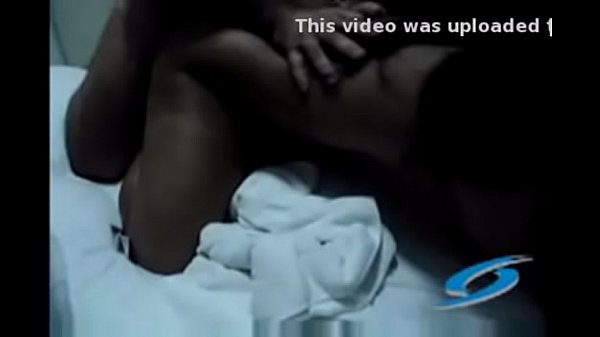 Marido lleva a su esposa puta a una orgia swinger y se la cogen en gangbang amateur 