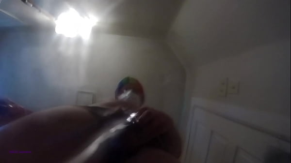 Play MP4 - Pissing on a Waterpoof Camera