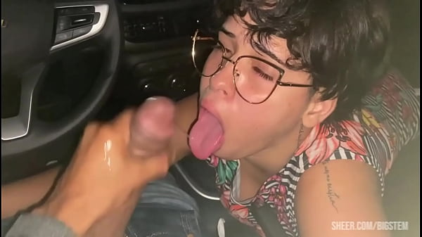 Play MP4 - UBER &comma; NOVINHA VOLTOU DA FESTA E TEVE QUE PAGAR A CORRIDA COM BOQUETE