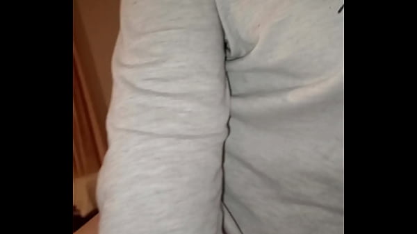 ESTABA MUY SOLITA Y LE PEDI A MI VECINO QUE ME HAGA COMPA&Ntilde;IA 