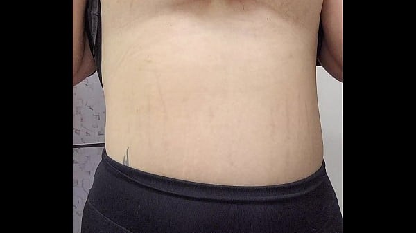 Mirame sacudiendo mis enormes tetas 