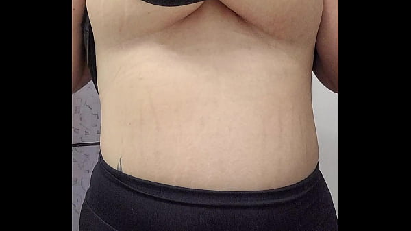 Play MP4 - Huge titty drop