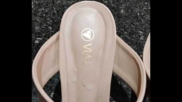 Play MP4 - Gozando na sand&aacute;lia nova via uno da namorada&excl;&excl;&excl;