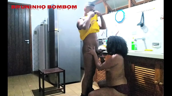 Play MP4 - Morena gostosa mamando