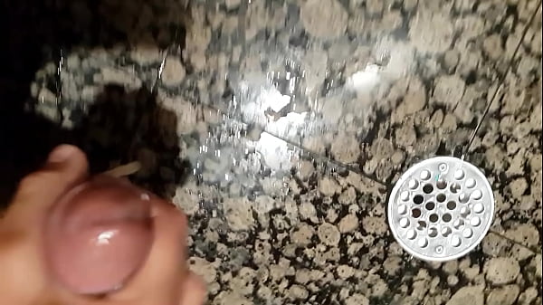 una paja en el ba&ntilde_o