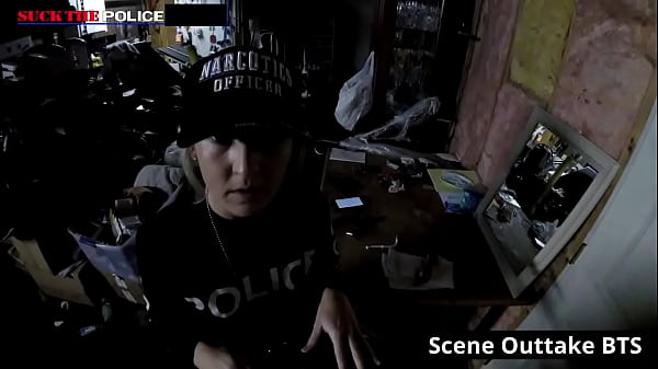 Alexandria wu wants to get out of jail how will she do it suck the police thats how