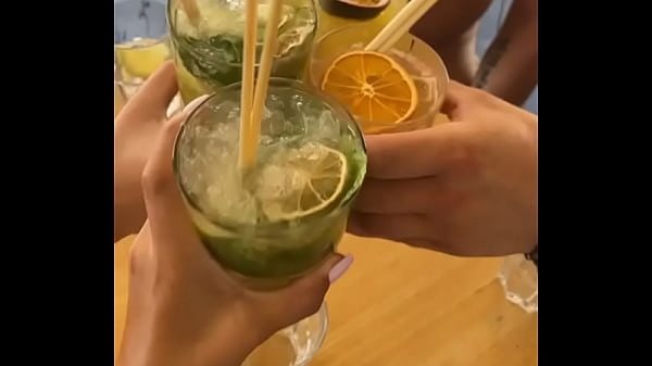 Nonton Bien Arriver Et En Bonne Compagnie thumbnail