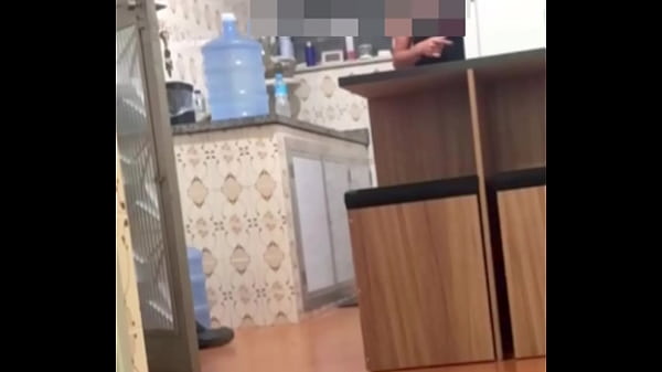 Play MP4 - Belinha Hotwife se exibindo em dose dupla&colon; seduziu o entregador e depois o moto Uber&period; Ganhou duas gozadas na boquinha&excl;