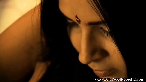 Play MP4 - Innocent Indian Maiden Lets You View Her Naked