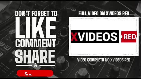 I got in the little bitch's bath and put her to suck my dick 