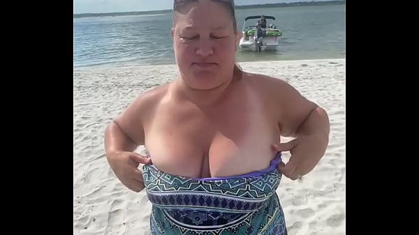 Play MP4 - Slutty Bbw duca wife flashes her big tits on a public beach