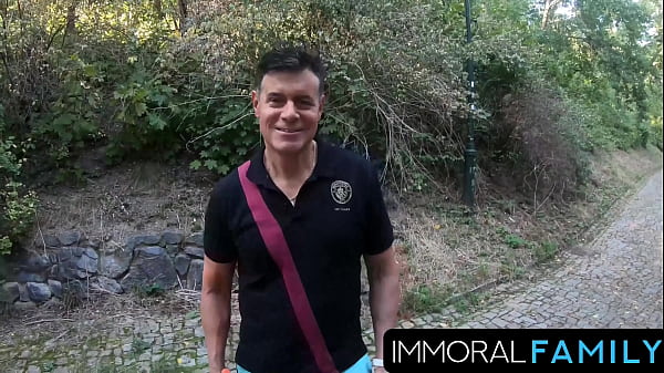 Nonton Easter Spray Trick Leads To Alexis' Pussy, Dan & Johnny's Prank! thumbnail