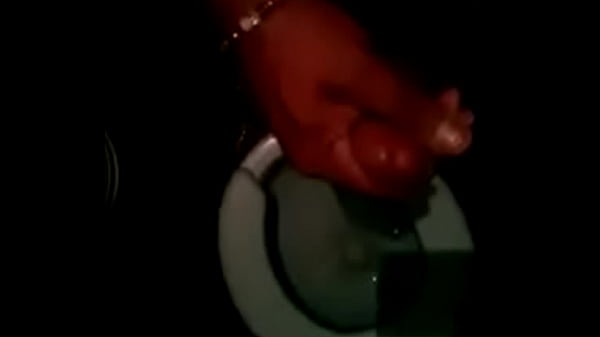 Hetero Masturbandoseen el baño